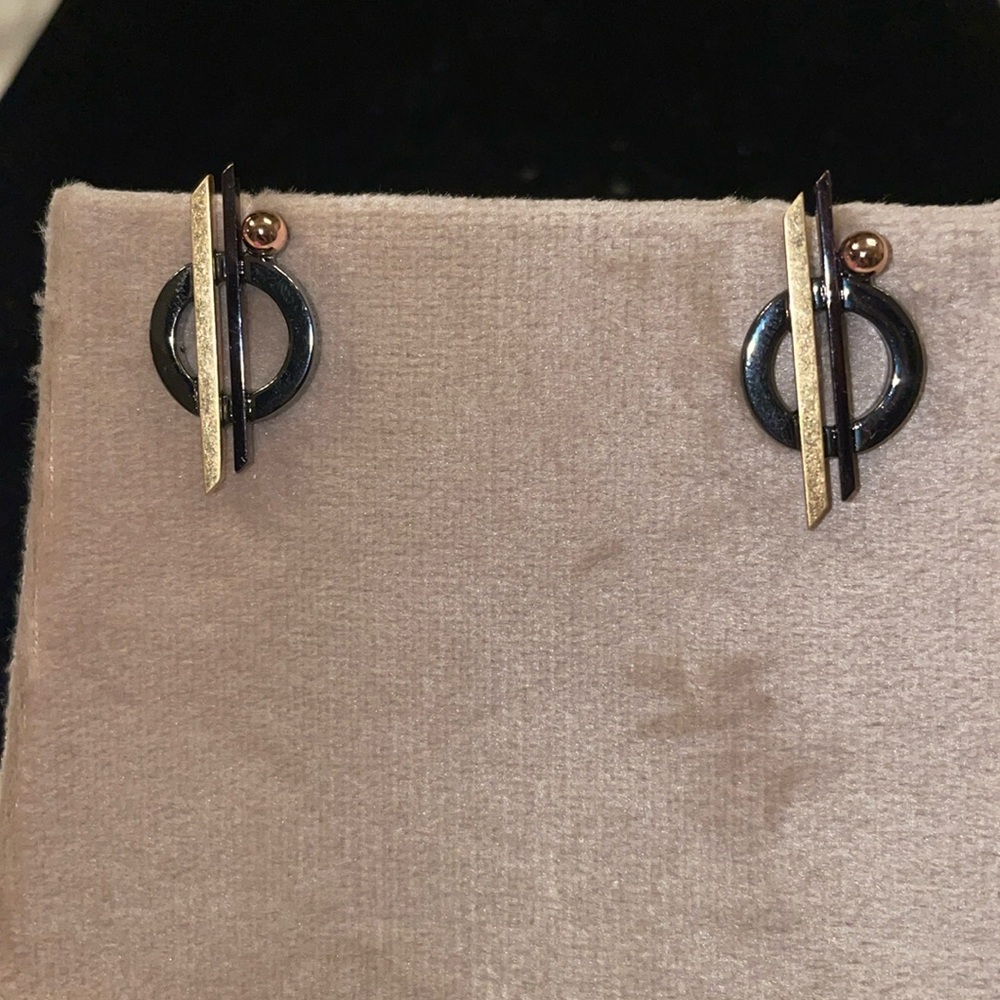 Disney’s Star Wars Chandrila Star Line Logo Earrings